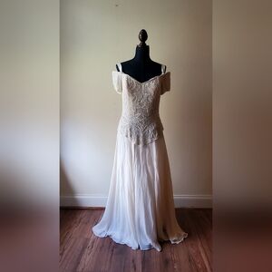 Showtime Collection Ivory One-Shoulder Lace Evening Gown